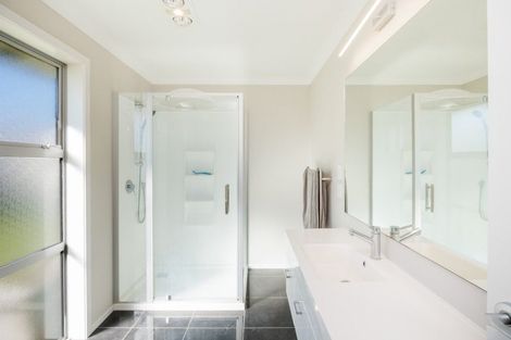 Photo of property in 34 Dogwood Way, Milson, Palmerston North, 4414