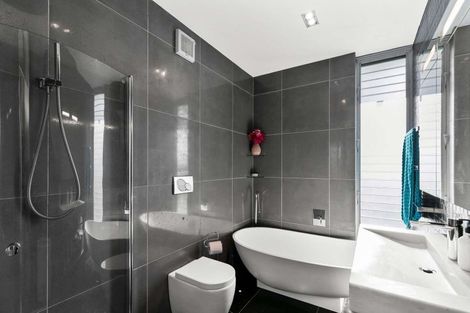 Photo of property in 22u5 The Crescent, Roseneath, Wellington, 6011