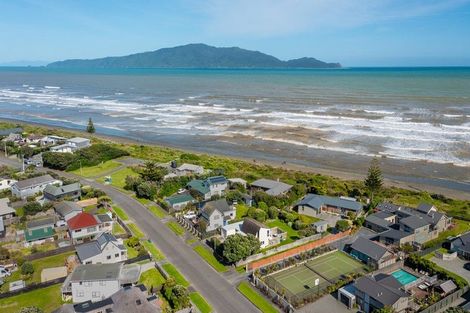 Photo of property in 115 Field Way, Waikanae Beach, Waikanae, 5036