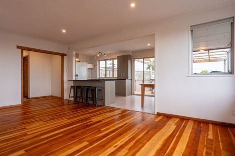 Photo of property in 1 Wakeling Avenue, Te Atatu South, Auckland, 0610