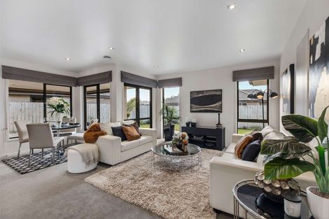 Photo of property in 32 Ripple Grove, Waiuku, 2123