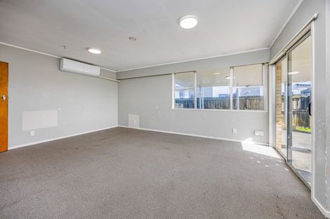 Photo of property in 11 Blanes Road, Weymouth, Auckland, 2103