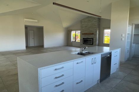 Photo of property in 1 Topping Place, Whitianga, 3510