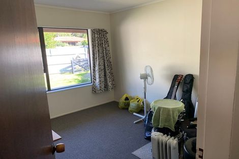 Photo of property in 35 Tiromoana Road, Raumati South, Paraparaumu, 5032