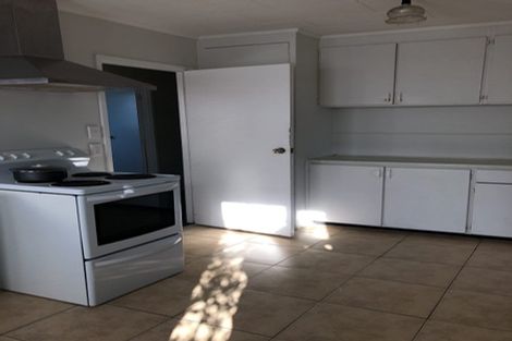 Photo of property in 47 Staverton Crescent, Mangere, Auckland, 2022