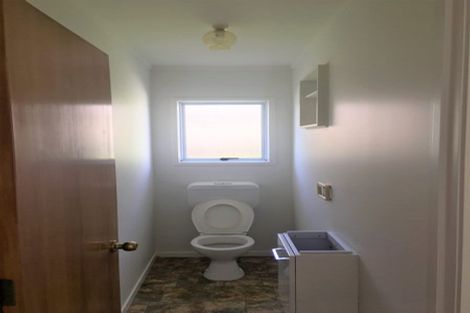 Photo of property in 303 Glenfield Road, Glenfield, Auckland, 0629