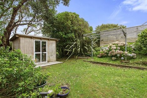 Photo of property in 27 Hampton Hill Road, Tawa, Wellington, 5028