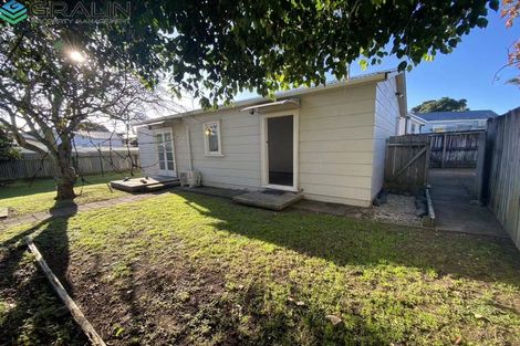 Photo of property in 27 Rimu Street, New Lynn, Auckland, 0600