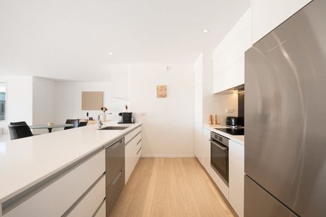 Photo of property in 135 Marine Parade, Mount Maunganui, 3116
