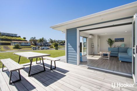 Photo of property in 4 Sandy Place, Waihi Beach, 3611