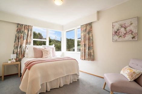 Photo of property in 3 South Street, Tawa, Wellington, 5028