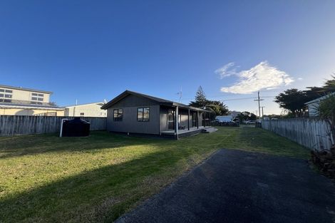 Photo of property in 66 Park Avenue, Waitarere Beach, Levin, 5510