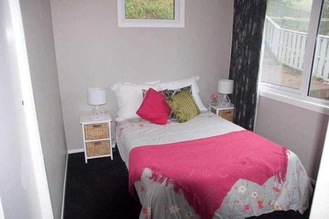 Photo of property in 13 Lomond Street, Newlands, Wellington, 6037