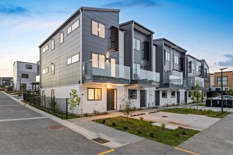 Photo of property in 18 Dotterel Place, Westgate, Auckland, 0614