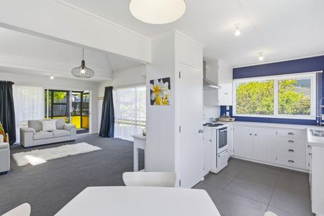 Photo of property in 2 Cypress Grove, Paraparaumu, 5032