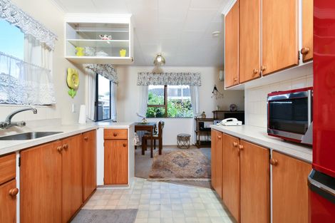 Photo of property in 94 Roberts Road, Te Atatu South, Auckland, 0610