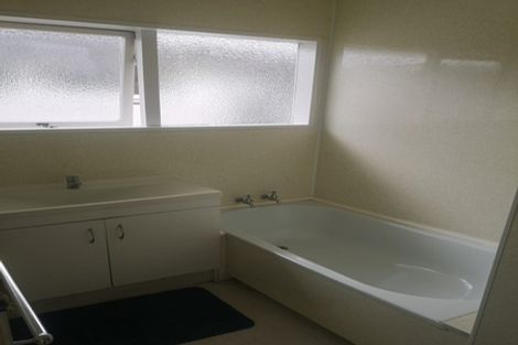 Photo of property in 1 Hill Crescent, Papakura, 2110