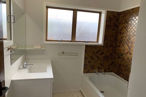 Photo of property in 2/48 Stanniland Street, Sunnyhills, Auckland, 2010
