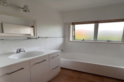 Photo of property in 86 Rosario Crescent, Red Beach, 0932