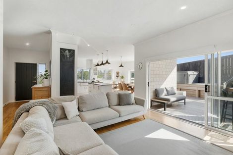 Photo of property in 312 Birdwood Road, Massey, Auckland, 0614