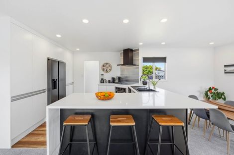 Photo of property in 5 Harford Place, Pakuranga Heights, Auckland, 2010