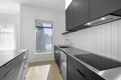 Photo of property in 30c Waiwaka Terrace, Strandon, New Plymouth, 4312