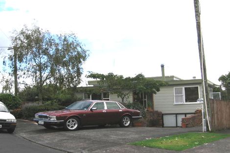 Photo of property in 3 Hillary Heights Avenue, Glendene, Auckland, 0602