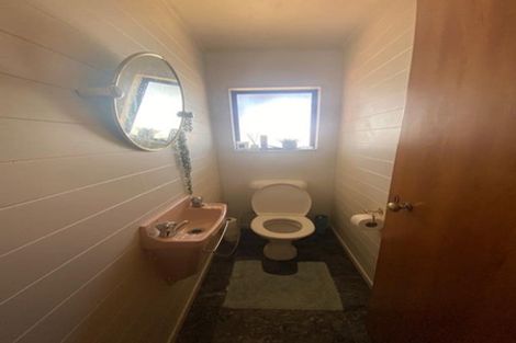 Photo of property in 3/76 Kaurilands Road, Titirangi, Auckland, 0604