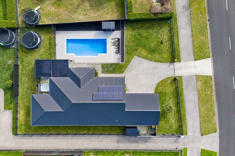 Photo of property in 15 Moemoea Place, Cambridge, 3434