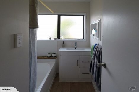 Photo of property in 17a Riserra Drive, Ranui, Auckland, 0612