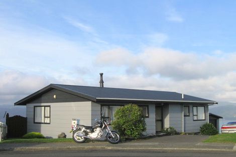 Photo of property in 43 Sunhaven Drive, Newlands, Wellington, 6037