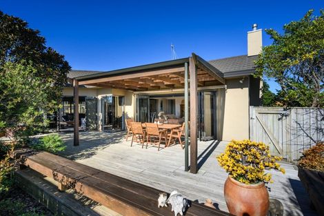 Photo of property in 48 Johnstone Drive, Fitzherbert, Palmerston North, 4410