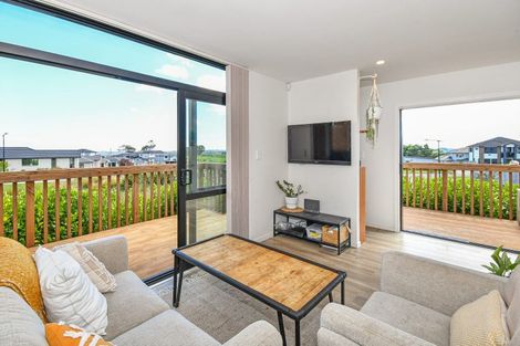 Photo of property in 1 Kapuarangi Lane, Papakura, 2110