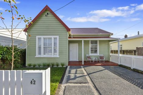 Photo of property in 42 Hine Street, New Plymouth, 4310