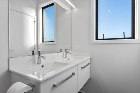 Photo of property in 4 Marine Parade, Hobsonville, Auckland, 0616