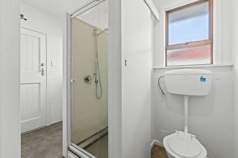 Photo of property in 6 Omori Place, Castlecliff, Whanganui, 4501