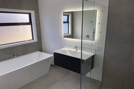 Photo of property in 14 Annie Aranui Drive, Poraiti, 4182