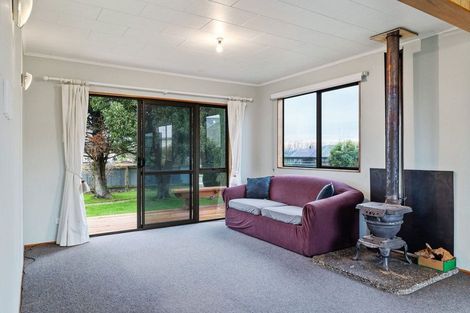 Photo of property in 32 Rata Street, Tokomaru, Palmerston North, 4474