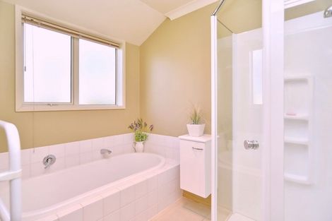 Photo of property in 8 Ross Place, Northwood, Christchurch, 8051