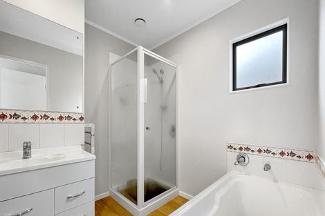 Photo of property in 60 Zefiro Drive, Massey, Auckland, 0614