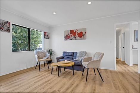Photo of property in 2/17 Kent Road, Manurewa, Auckland, 2102