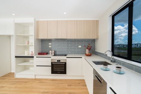 Photo of property in 35 Hinonga Loop, Silverdale, 0932