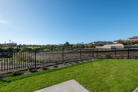 Photo of property in 3/7 Parapara Place, Albany, 0632