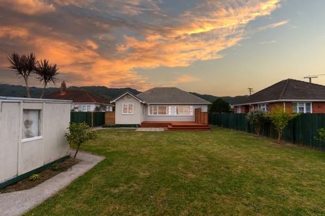 Photo of property in 27 Hewer Crescent, Naenae, Lower Hutt, 5011