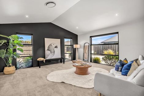 Photo of property in 17 Angus Place, Rangiora, 7400