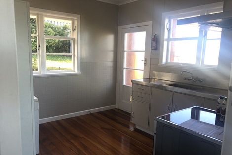 Photo of property in 3 Salford Street, Newlands, Wellington, 6037