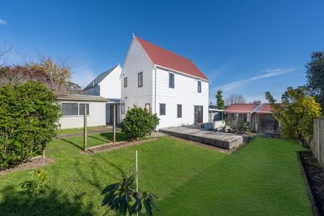 Photo of property in 2/25 Ballater Place, Highland Park, Auckland, 2010