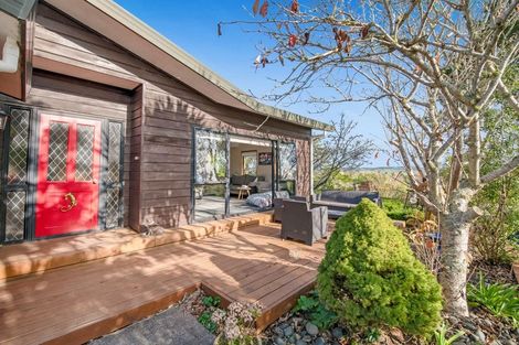 Photo of property in 2 Hand Road, Helensville, 0800