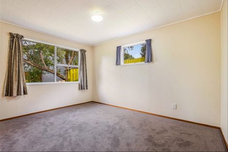 Photo of property in 27 Temuri Place, Glendene, Auckland, 0602