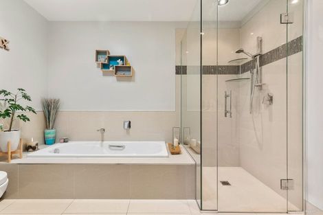 Photo of property in 14 Ripple Grove, Waiuku, 2123